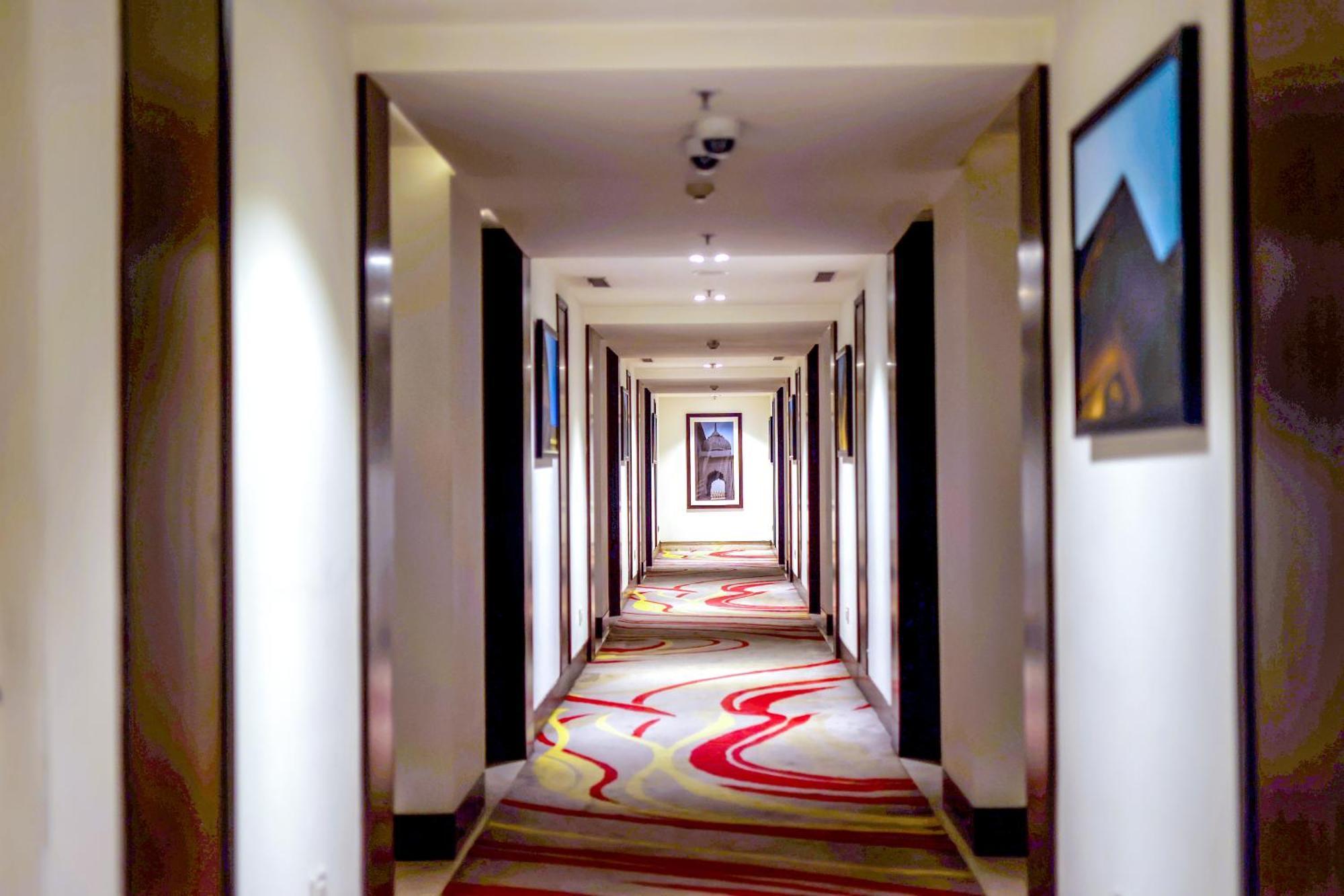 Ramada Plaza By Wyndham Lucknow Hotel Екстериор снимка