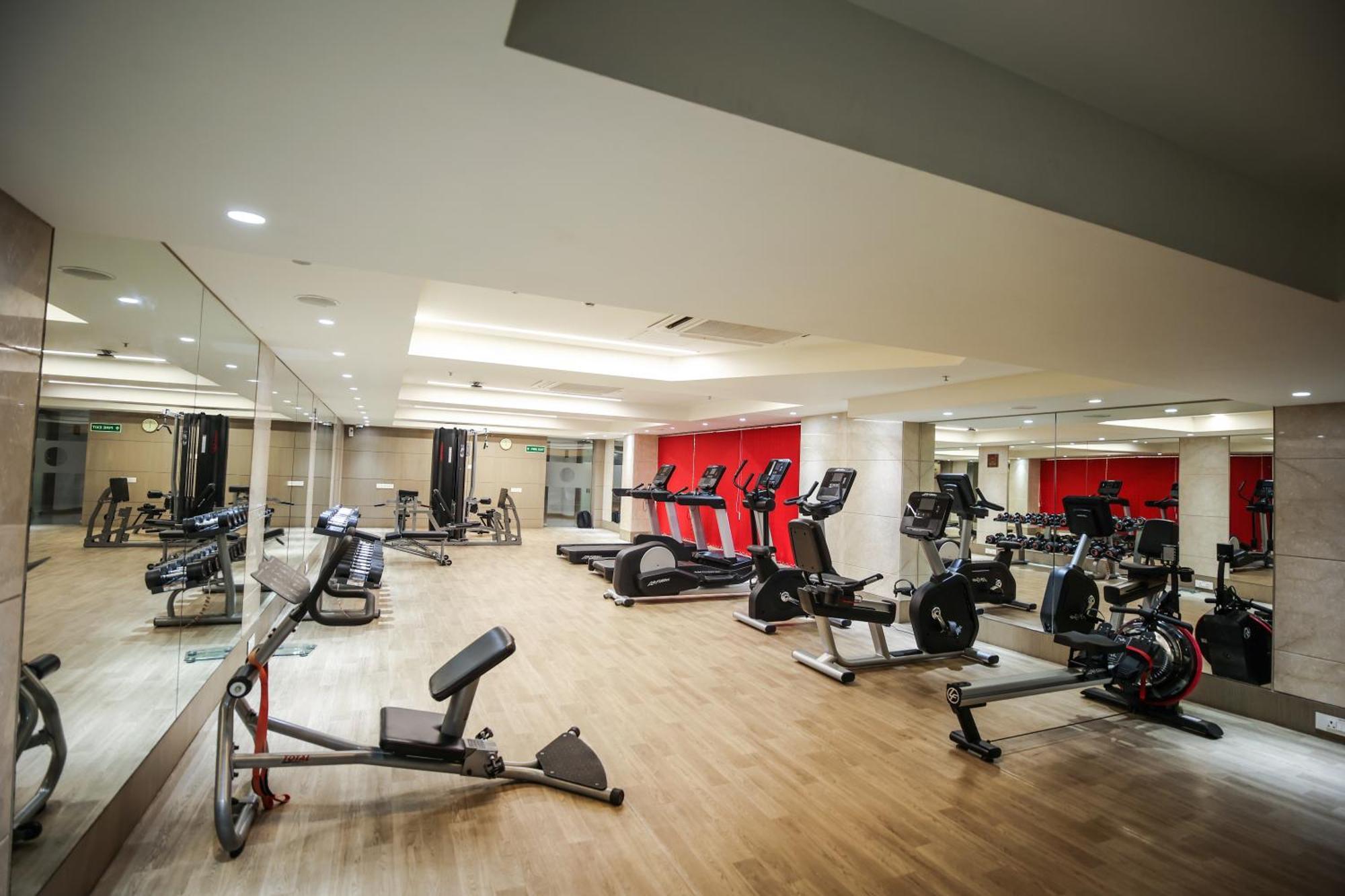 Ramada Plaza By Wyndham Lucknow Hotel Екстериор снимка