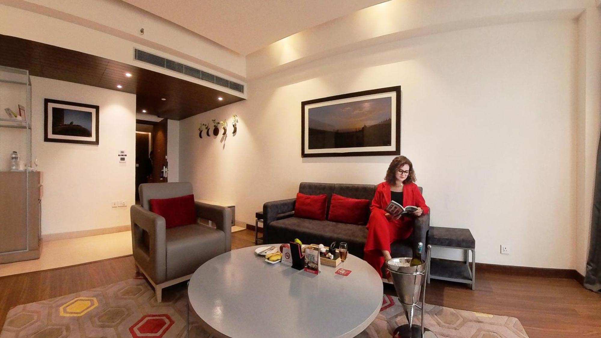 Ramada Plaza By Wyndham Lucknow Hotel Екстериор снимка
