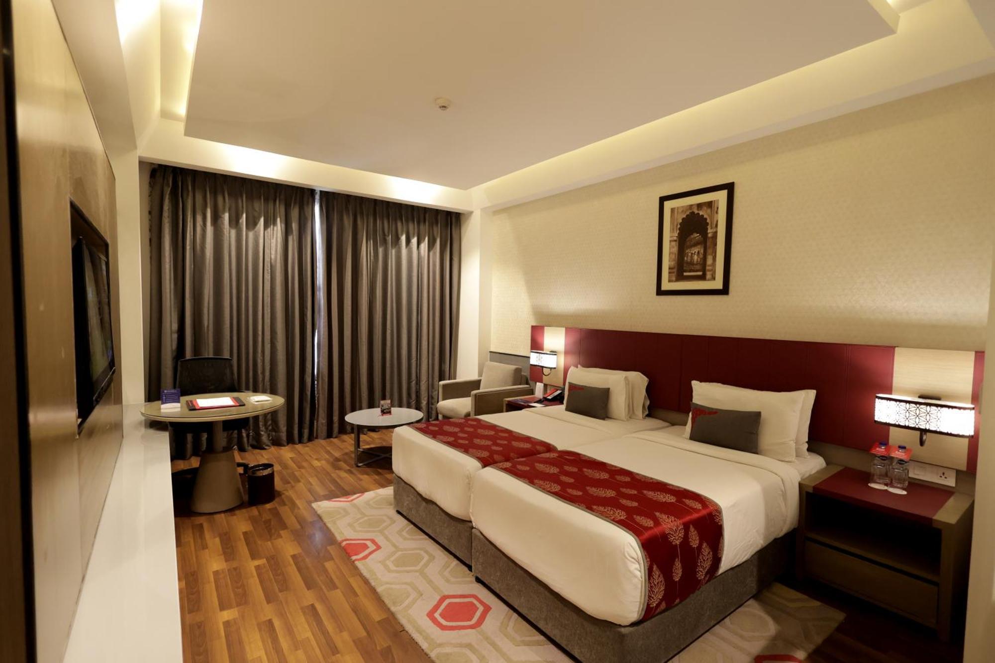 Ramada Plaza By Wyndham Lucknow Hotel Екстериор снимка
