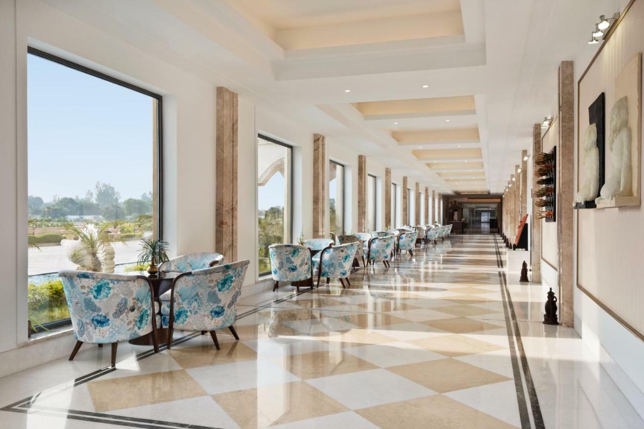 Ramada Plaza By Wyndham Lucknow Hotel Екстериор снимка