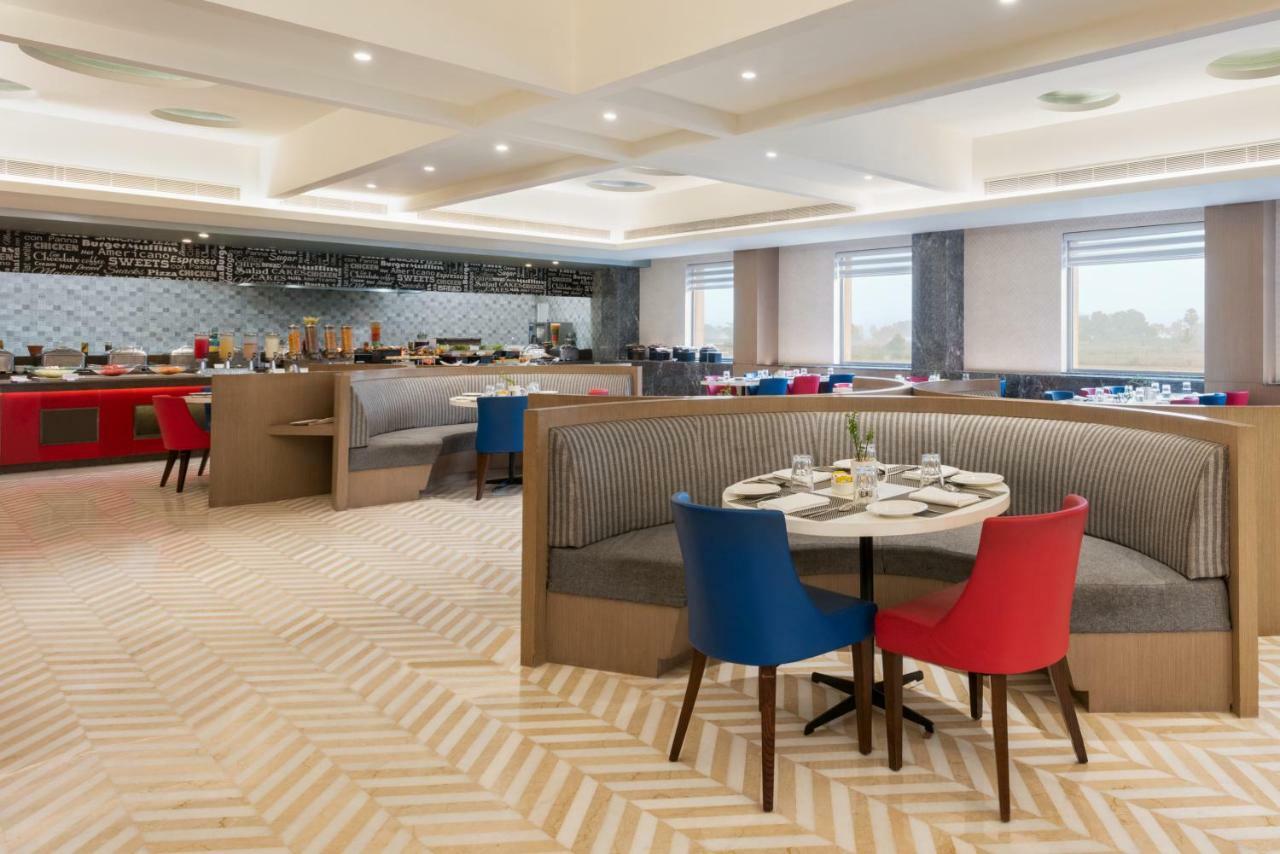 Ramada Plaza By Wyndham Lucknow Hotel Екстериор снимка